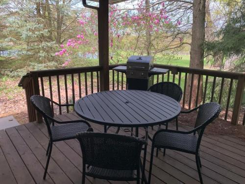 The Sansa Suite at Brants Apple Orchard in Edgewood (OH)