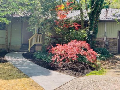 The Cortland Cottage at Brant's Apple Orchard in Edgewood (OH)
