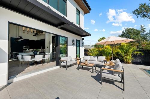 Coastal Luxe, SaltPool Spa, 5miles to Siesta in Arlington Park