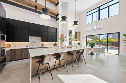 Coastal Luxe, SaltPool Spa, 5miles to Siesta in Arlington Park