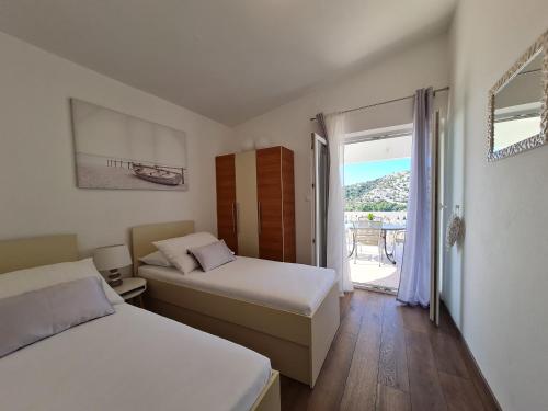 Apartment with Sea View image 1