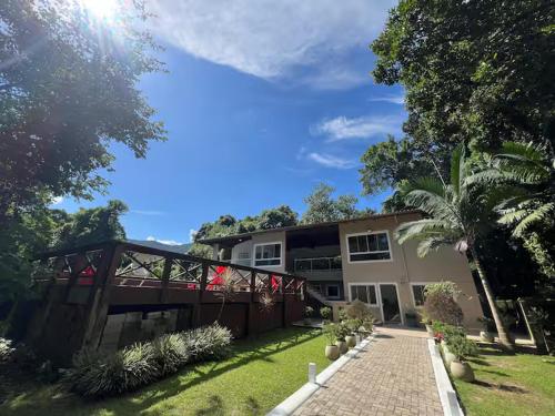 Sua casa em Maresias 1min da Praia com Piscina e Churrasqueira Sua casa em Maresias 1min da Praia com Piscina e Churrasqueira