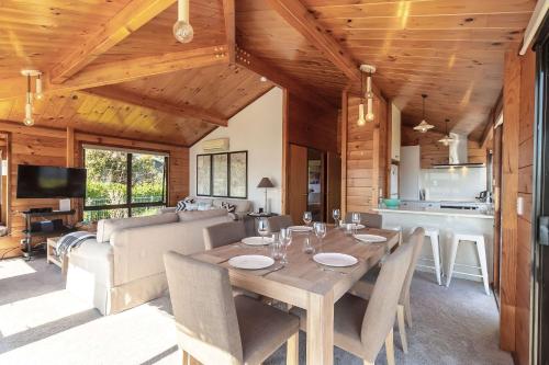 Classic Rotoiti Lakefront in Rotoma