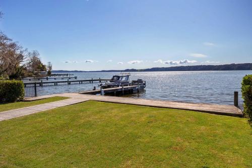 Classic Rotoiti Lakefront in Rotoma