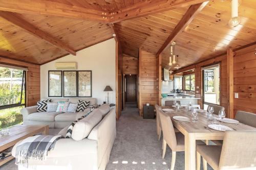Classic Rotoiti Lakefront in Rotoma