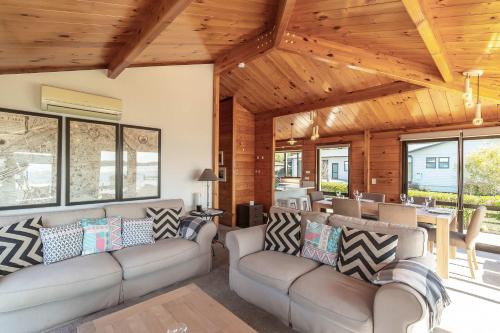 Classic Rotoiti Lakefront in Rotoma