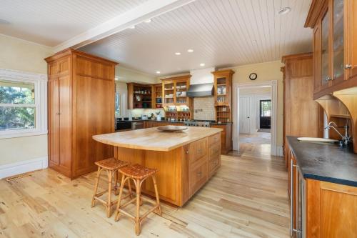 1800s Victorian Home- Halter Ranch in Adelaida