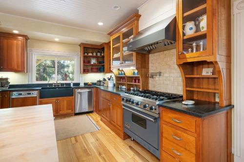 1800s Victorian Home- Halter Ranch in Adelaida
