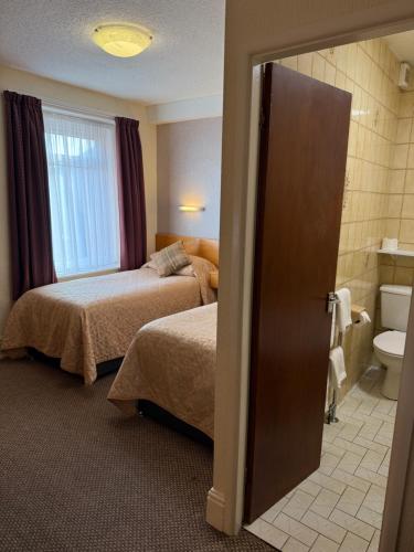 Adelaide House Hotel - Opposite Winter Gardens, Town Centre – Blackpool