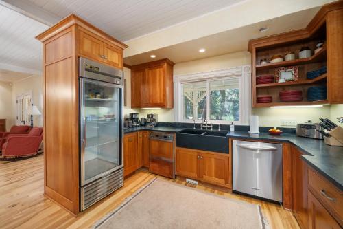 1800s Victorian Home- Halter Ranch in Adelaida