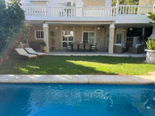 Family home with private Swimming Pool & Garden