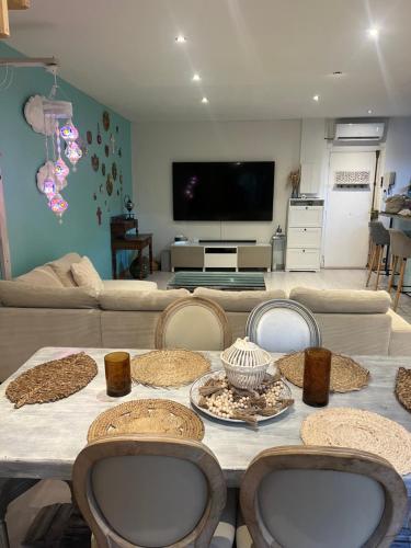 Shared lounge/TV area, Duplex quatre pieces - une chambre bebe a 5 minutes de la plage in Ventabrun