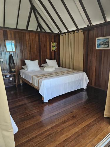 FLY FISHING ANAA TOKU KAIGA