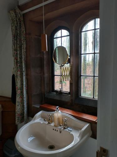 Vannituba, Quirky, romantic cottage with garden in Wye Valley in Goodrich