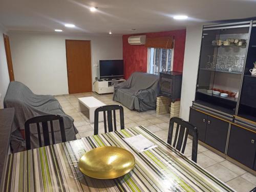 Chalet con piscina LUA HOME in มานิเซส