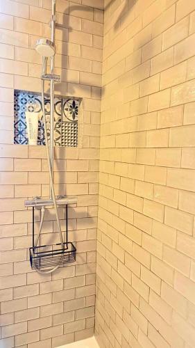 Cozy Double Room in Vibrant Smithfield Apartment