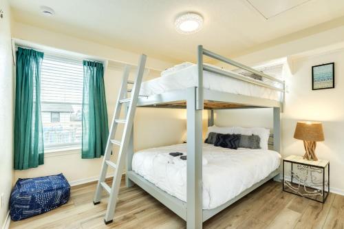 Huge Deck Fully Fenced & Pups Welcome