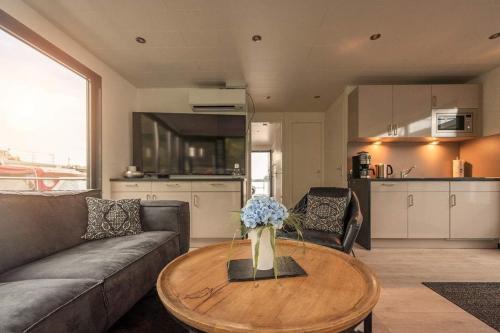 Hausboot Nike in Hennigsdorf