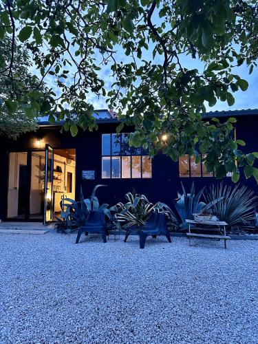 A szálláshely kívülről, The BLACK HOUSE - Modern holiday home with garden,1500m from beach in Babici