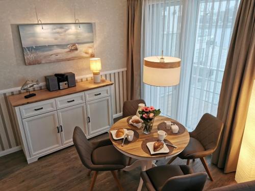 Apartment 2 - "Am Leuchtfeuer 2" - Blickrichtung Yacht-, Binnenhafen und offene See in Eckernforde