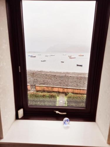 Marine House Holiday Home - Tap to explore photos