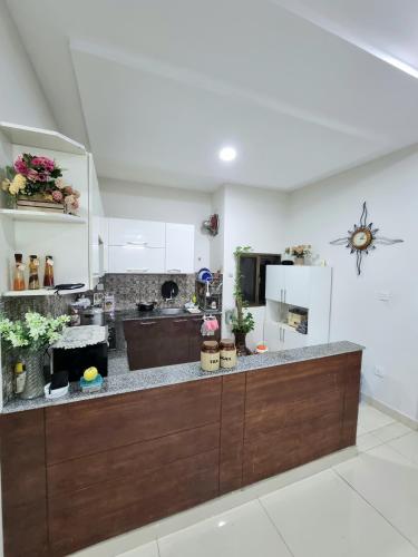 Three Bed Attached Bath Netflix Wifi Smart TV Parking WFH Desk - main image