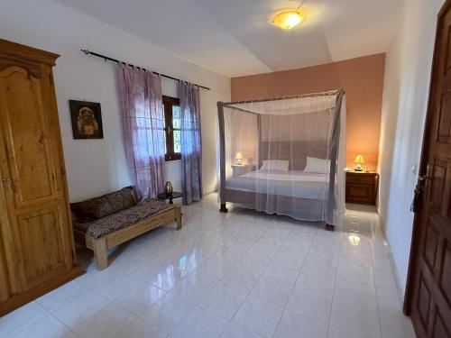 Villa La Somone piscine jardin personnel sur place – La Somone, VA