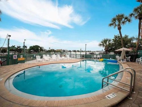 Calm Waters Oasis - Dolphin Watch & Pool Access