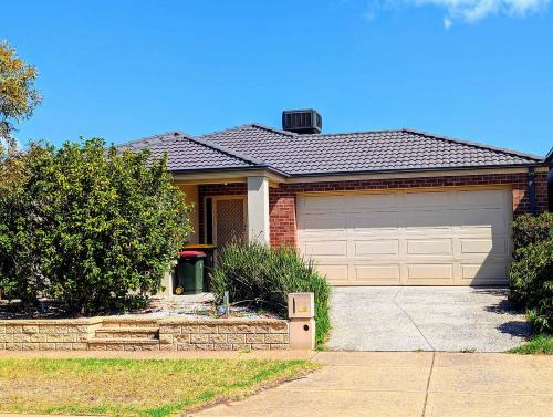 Point Cook Gem 5BR Family Home walk to shops and parks