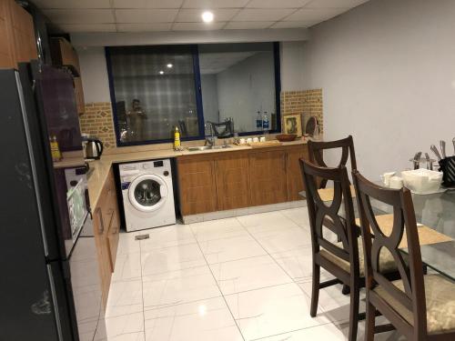 Luxurious 3BHK with Panoramic City Views in มอร์กาห์