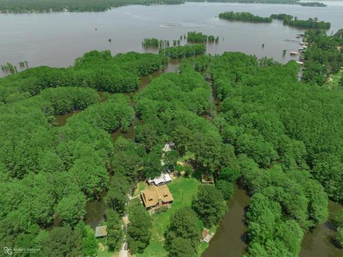 Lakefront Log Cabin On Emerald Isle With Hot Tub Lakefront Log Cabin On Emerald Isle With Hot Tub