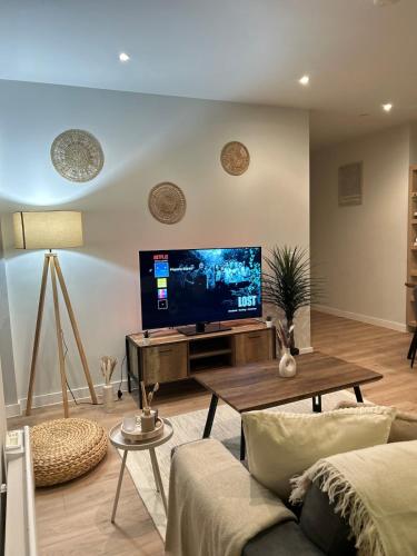 Spacious Central Apartment Terrace Gym Free Parking, Manchester
