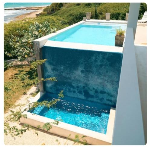 Piscină, Ocean Front Sanguine Villa & Suite Treasure Beach in Treasure Beach