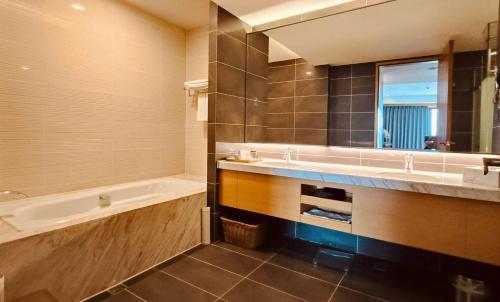 room detail thumbnail 2