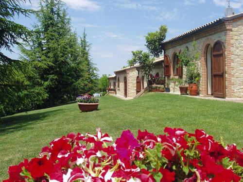 Apkārtne, Hotel in Marche with Scenic Hiking Trails in Montelparo