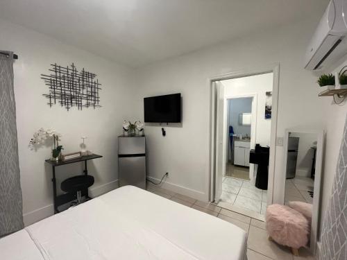 Guest Suite w free parking at 7 min to Miami international airport