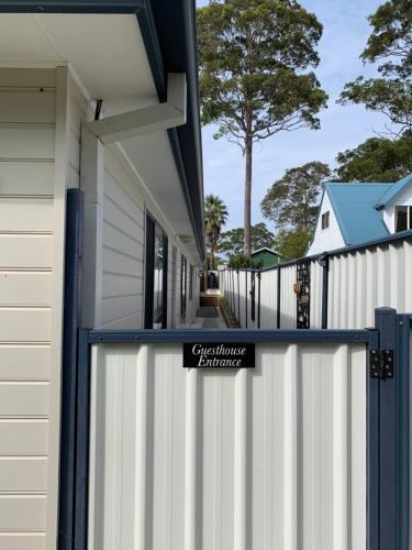 Exterior view, Erowal Bay Guesthouse Jervis Bay in Erowal Bay