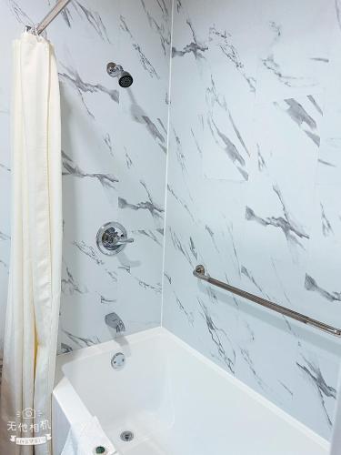 Wells Gray Inn Room Type - King Room