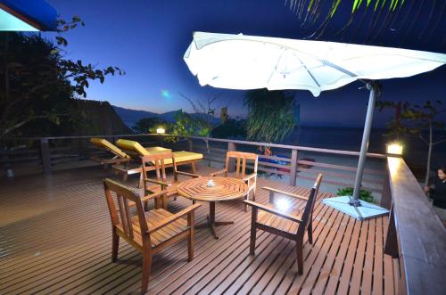 Facilities, Arena Island in Narra