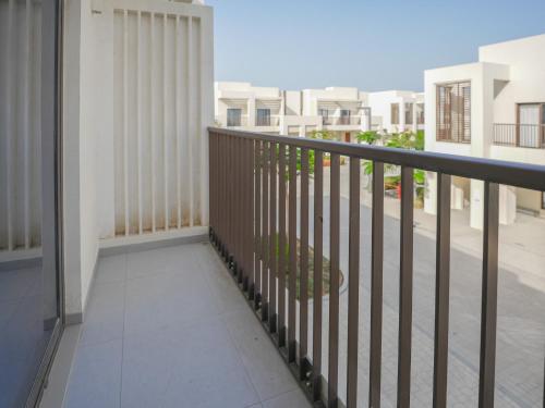 Luxury 2 bedroom villa pool beach gym access in Fujairah Beach