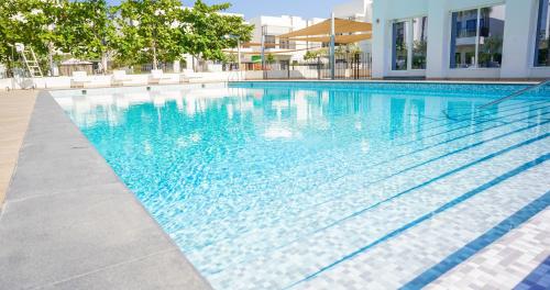 Luxury 2 bedroom villa pool beach gym access in Fujairah Beach