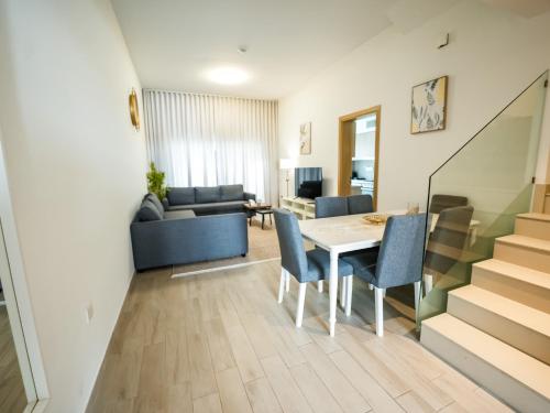 Luxury 2 bedroom villa pool beach gym access in Fujairah Beach