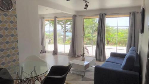 Maison avec vue sur la mer à La Trinité, piscine partagée (Maison avec vue sur la mer a La Trinite, piscine partagee) in Ла Трините