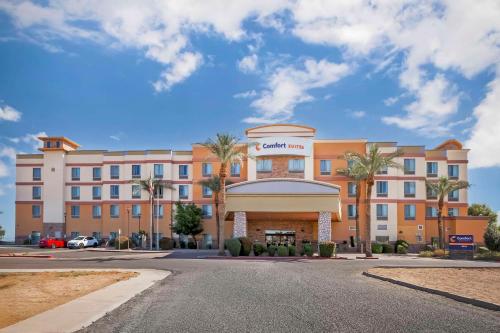 Comfort Suites Glendale - State Farm Stadium Area - image 12