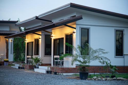 Exterior view, เค้ง Kheng Chanthaburi near Kitchakoot Mountain