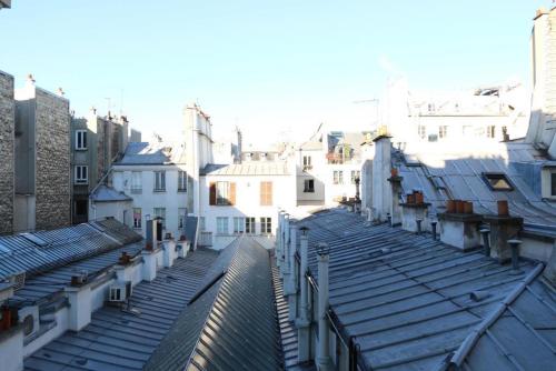 Marvellous Sunbathed 3BR at the heart of Paris - image 11