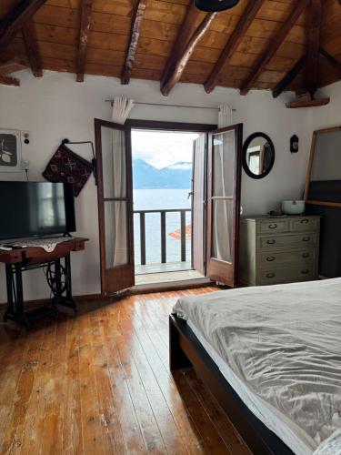 Cottage by the Sea in Vathy Methana gîte à louer Ligurie