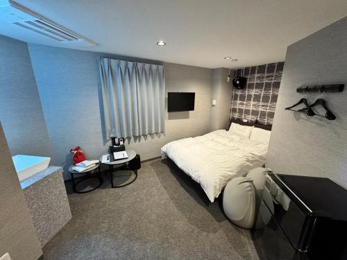 room detail thumbnail 1