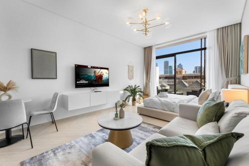 Waves - Elegant & Lavish Studio Apt for 4 in JVC, Dubaï