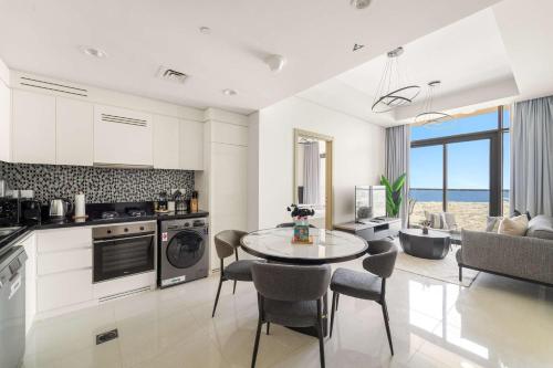 Silkhaus Vacation Homes Elite 2BR near Safa Park in Aykon City, Dubai